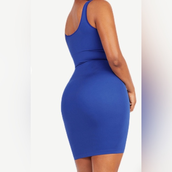 Curvy dress - Picture 4 of 7